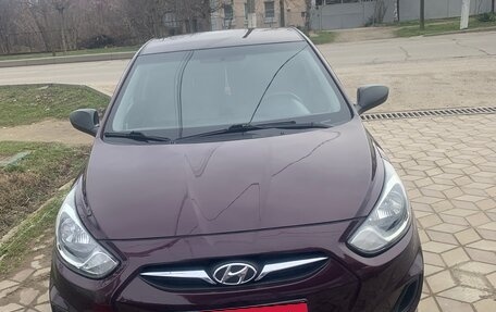 Hyundai Solaris II рестайлинг, 2012 год, 900 000 рублей, 2 фотография