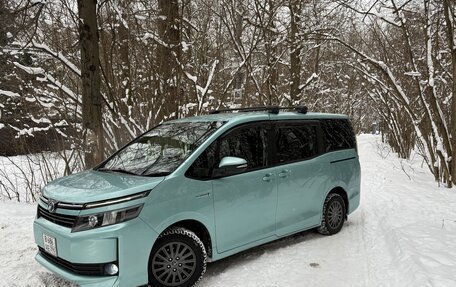 Toyota Voxy III, 2014 год, 1 775 000 рублей, 4 фотография
