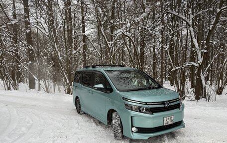 Toyota Voxy III, 2014 год, 1 775 000 рублей, 3 фотография