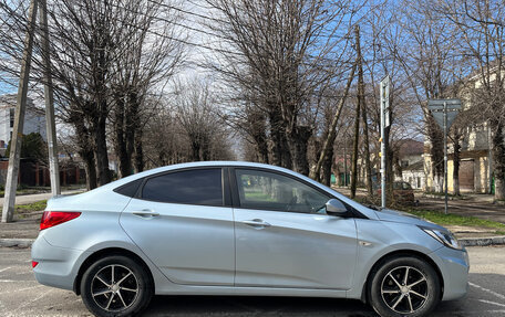 Hyundai Solaris II рестайлинг, 2011 год, 730 000 рублей, 2 фотография