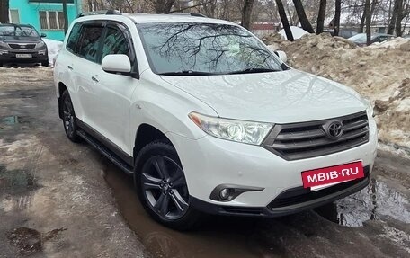 Toyota Highlander III, 2012 год, 2 290 000 рублей, 3 фотография