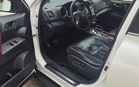 Toyota Highlander III, 2012 год, 2 290 000 рублей, 15 фотография