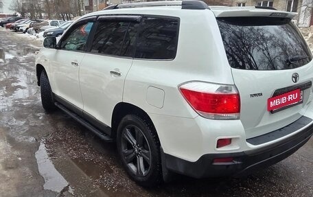 Toyota Highlander III, 2012 год, 2 290 000 рублей, 7 фотография