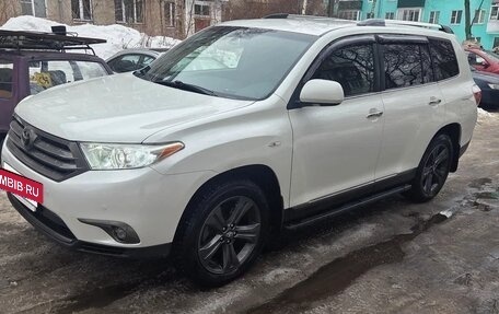 Toyota Highlander III, 2012 год, 2 290 000 рублей, 9 фотография