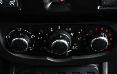 Renault Duster I рестайлинг, 2017 год, 1 324 000 рублей, 18 фотография