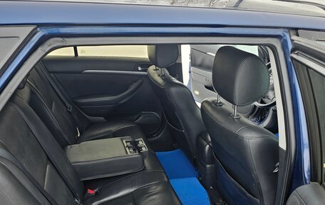 Toyota Avensis III рестайлинг, 2004 год, 860 000 рублей, 9 фотография