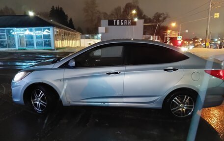 Hyundai Solaris II рестайлинг, 2011 год, 580 000 рублей, 4 фотография