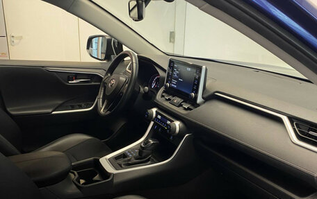 Toyota RAV4, 2021 год, 3 950 000 рублей, 9 фотография