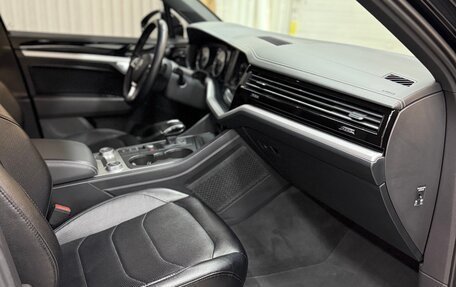 Volkswagen Touareg III, 2019 год, 3 750 000 рублей, 11 фотография