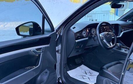 Volkswagen Touareg III, 2019 год, 3 750 000 рублей, 10 фотография