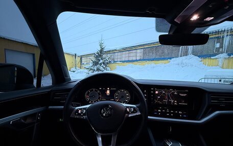 Volkswagen Touareg III, 2019 год, 3 750 000 рублей, 19 фотография