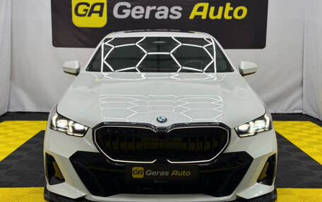 BMW 5 серия, 2024 год, 7 090 000 рублей, 2 фотография