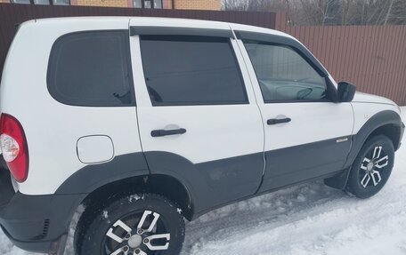 Chevrolet Niva I рестайлинг, 2017 год, 800 000 рублей, 4 фотография