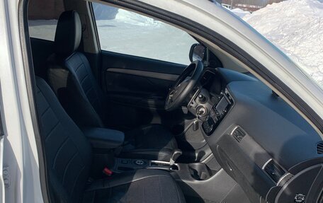 Mitsubishi Outlander III рестайлинг 3, 2013 год, 1 540 000 рублей, 8 фотография