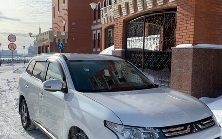Mitsubishi Outlander III рестайлинг 3, 2013 год, 1 540 000 рублей, 2 фотография