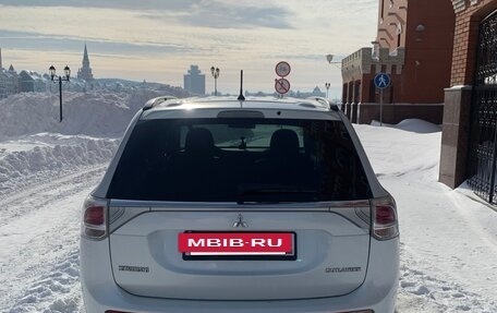 Mitsubishi Outlander III рестайлинг 3, 2013 год, 1 540 000 рублей, 3 фотография