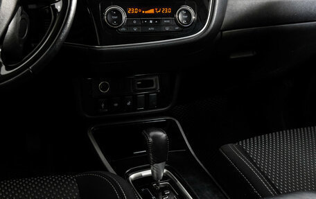 Mitsubishi Outlander III рестайлинг 3, 2019 год, 1 949 000 рублей, 13 фотография