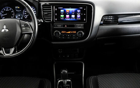 Mitsubishi Outlander III рестайлинг 3, 2019 год, 1 949 000 рублей, 14 фотография