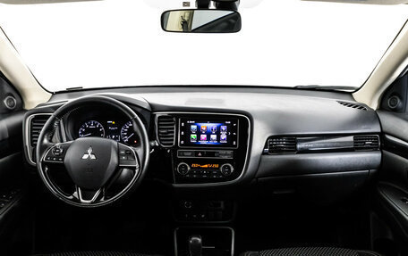 Mitsubishi Outlander III рестайлинг 3, 2019 год, 1 949 000 рублей, 10 фотография