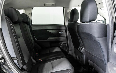 Mitsubishi Outlander III рестайлинг 3, 2019 год, 1 949 000 рублей, 18 фотография