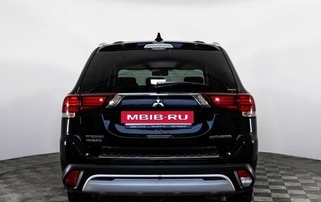 Mitsubishi Outlander III рестайлинг 3, 2019 год, 1 949 000 рублей, 6 фотография