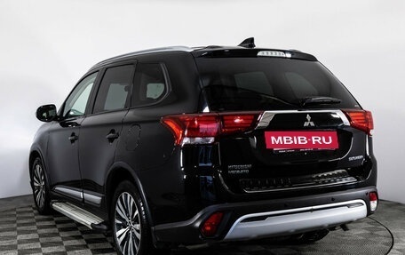 Mitsubishi Outlander III рестайлинг 3, 2019 год, 1 949 000 рублей, 7 фотография