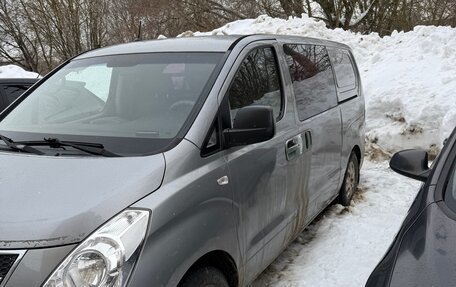 Hyundai Grand Starex Grand Starex I рестайлинг 2, 2011 год, 1 000 000 рублей, 3 фотография