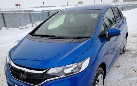 Honda Fit III, 2019 год, 980 000 рублей, 2 фотография