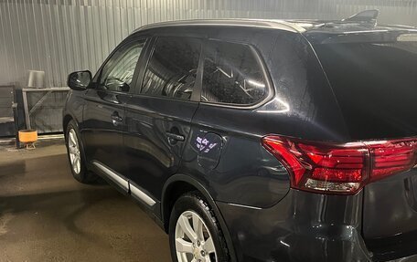 Mitsubishi Outlander III рестайлинг 3, 2017 год, 1 700 000 рублей, 4 фотография