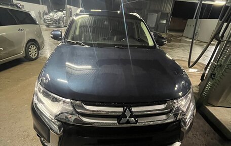 Mitsubishi Outlander III рестайлинг 3, 2017 год, 1 700 000 рублей, 6 фотография