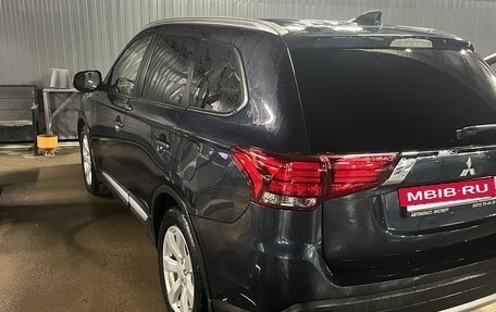 Mitsubishi Outlander III рестайлинг 3, 2017 год, 1 700 000 рублей, 3 фотография