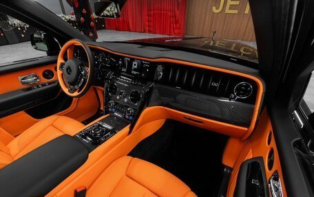 Rolls-Royce Cullinan, 2025 год, 70 800 000 рублей, 25 фотография