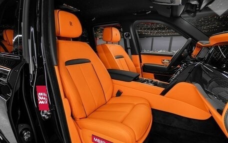 Rolls-Royce Cullinan, 2025 год, 70 800 000 рублей, 24 фотография