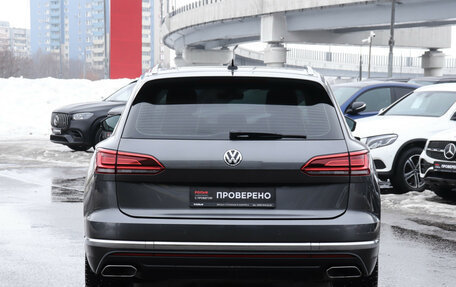 Volkswagen Touareg III, 2019 год, 4 700 000 рублей, 6 фотография
