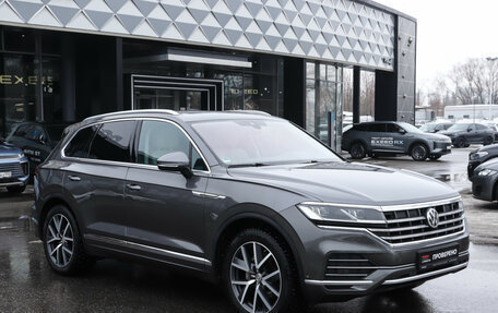 Volkswagen Touareg III, 2019 год, 4 700 000 рублей, 3 фотография
