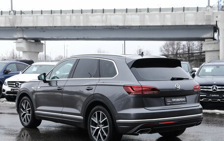 Volkswagen Touareg III, 2019 год, 4 700 000 рублей, 7 фотография