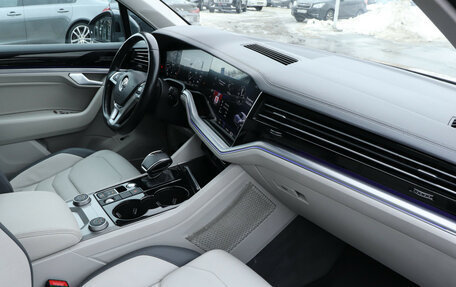 Volkswagen Touareg III, 2019 год, 4 700 000 рублей, 9 фотография