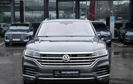 Volkswagen Touareg III, 2019 год, 4 700 000 рублей, 2 фотография