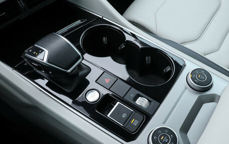 Volkswagen Touareg III, 2019 год, 4 700 000 рублей, 15 фотография