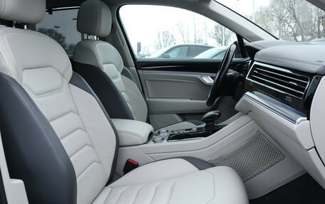 Volkswagen Touareg III, 2019 год, 4 700 000 рублей, 14 фотография