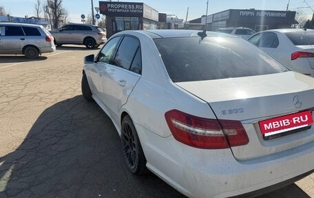 Mercedes-Benz E-Класс, 2011 год, 700 000 рублей, 5 фотография