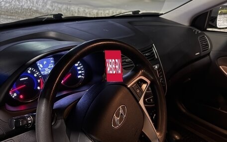 Hyundai Solaris II рестайлинг, 2013 год, 820 000 рублей, 10 фотография