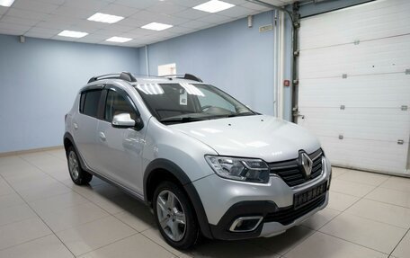 Renault Sandero II рестайлинг, 2019 год, 999 000 рублей, 4 фотография