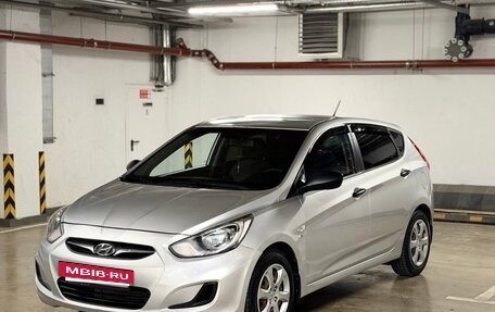 Hyundai Solaris II рестайлинг, 2013 год, 920 000 рублей, 3 фотография