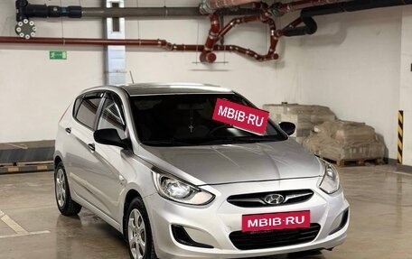 Hyundai Solaris II рестайлинг, 2013 год, 920 000 рублей, 2 фотография