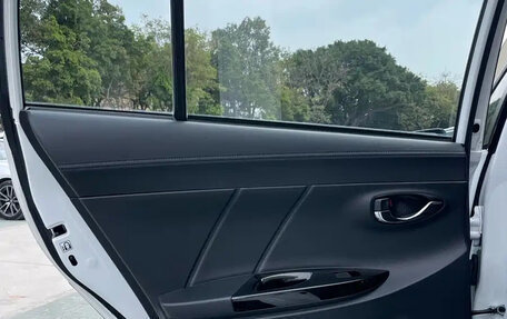 Toyota Yaris XP150 рестайлинг, 2022 год, 1 199 099 рублей, 16 фотография