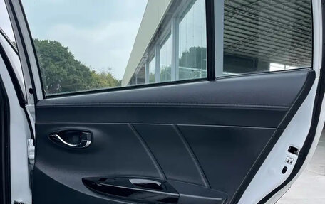 Toyota Yaris XP150 рестайлинг, 2022 год, 1 199 099 рублей, 22 фотография