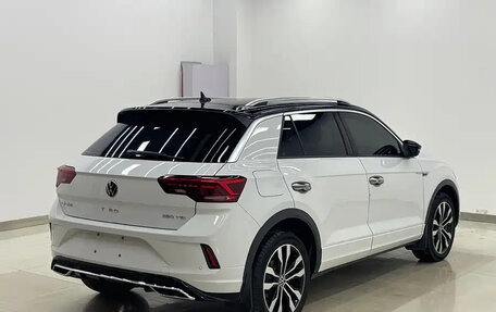 Volkswagen T-Roc I, 2022 год, 1 580 888 рублей, 3 фотография