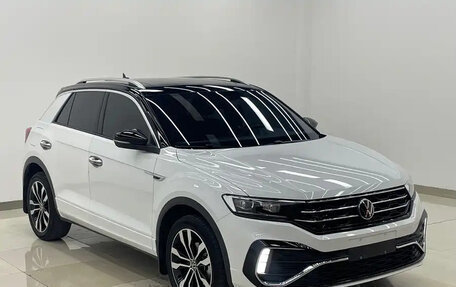 Volkswagen T-Roc I, 2022 год, 1 580 888 рублей, 2 фотография