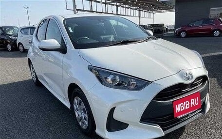 Toyota Yaris, 2022 год, 790 000 рублей, 3 фотография